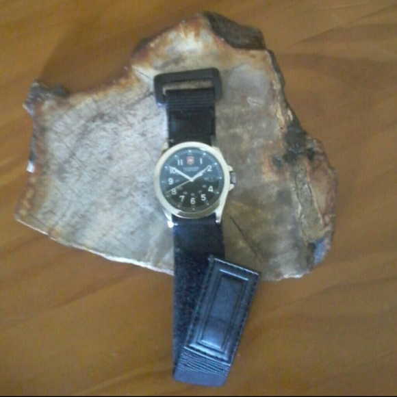 Accessories - Swiss Victornox Swiss Army Watch